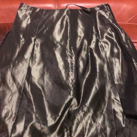 Stunning versatile skirt - Picture 2 of 5